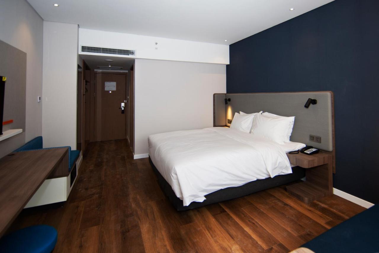 Holiday Inn Express Jinan Jingshi Road, An Ihg Hotel Eksteriør billede